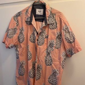 Mens short sleeve pineapple button down size XL